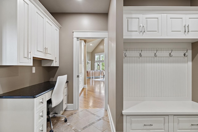 mudroom featuring vaulted ceiling, recessed lighting, built in study area, and baseboards