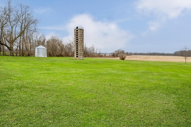 view of yard with a rural view