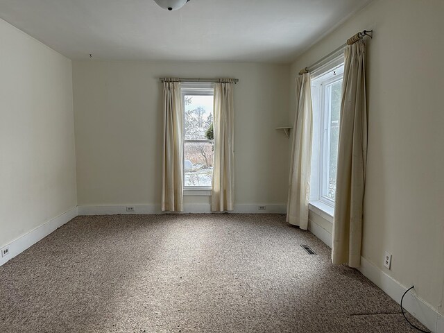 unfurnished room featuring carpet floors