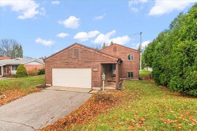 view of front facade featuring a garage and a front lawn