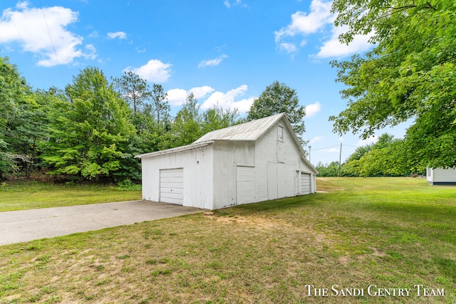 garage featuring a lawn