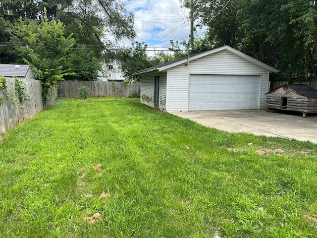 view of yard with an outbuilding and a garage