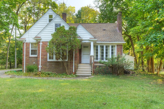 view of front of house with a front yard