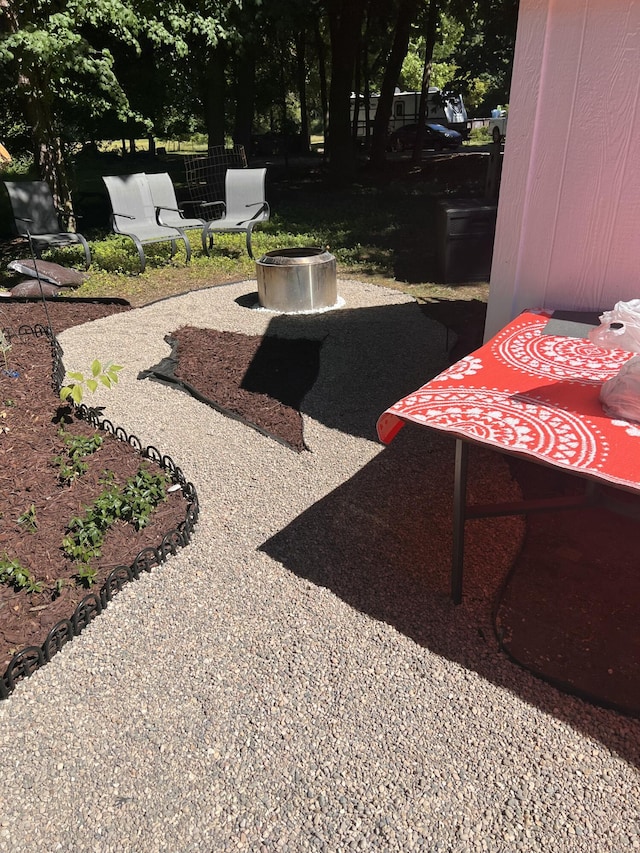 view of yard featuring a patio area