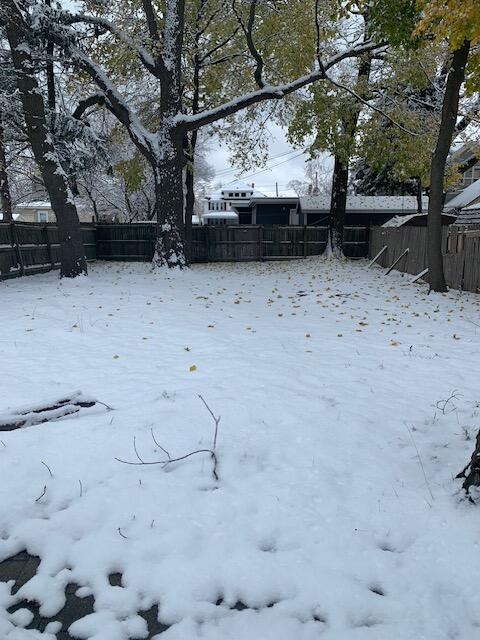 view of yard layered in snow