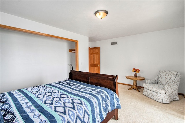 bedroom with carpet flooring