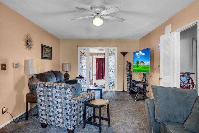 carpeted living room featuring ceiling fan