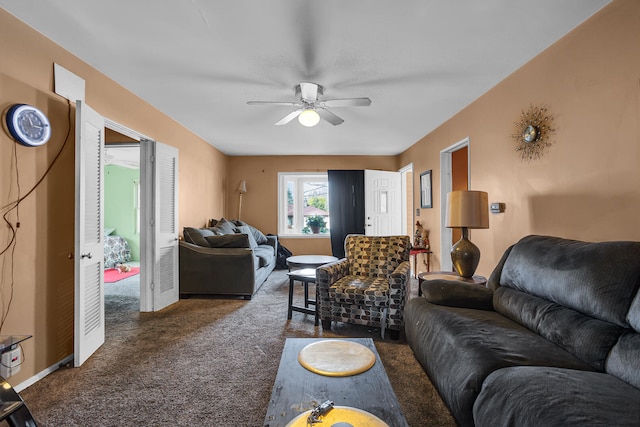 carpeted living room with ceiling fan