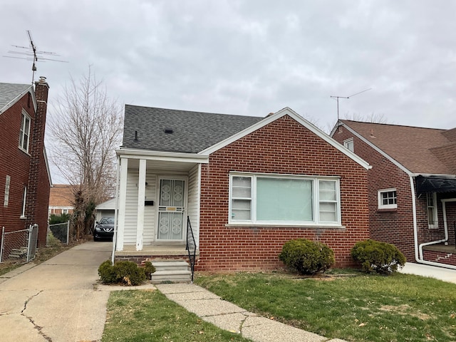 bungalow-style house featuring a front lawn