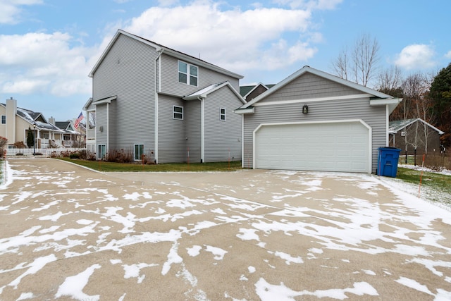 view of front facade featuring a garage