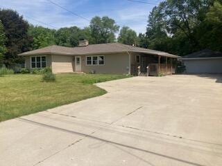 ranch-style house with a front lawn