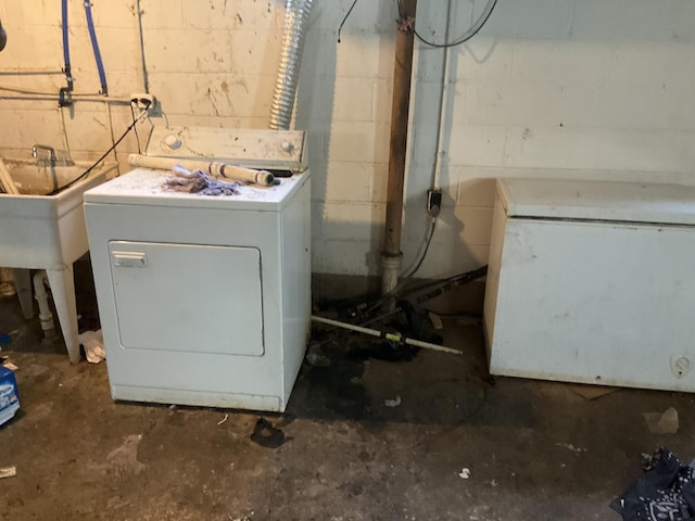 laundry area with washer / clothes dryer