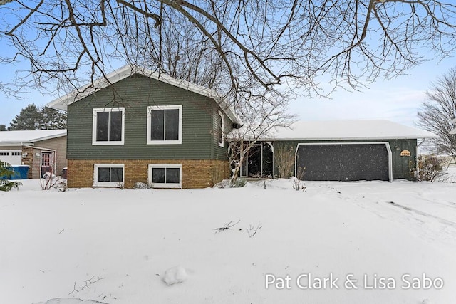 view of front facade with a garage