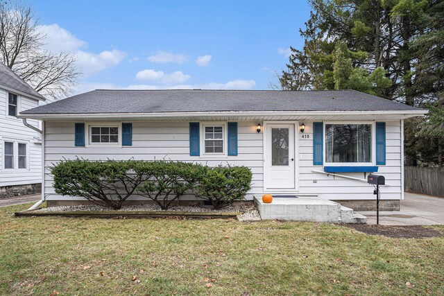 ranch-style home with a front yard