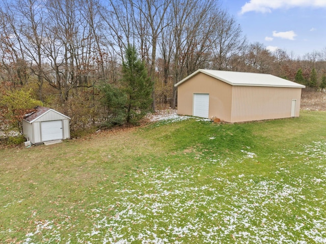 view of yard with a storage shed