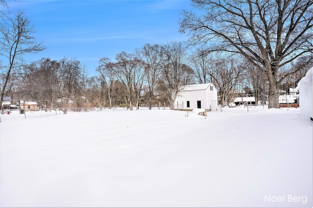 view of yard layered in snow