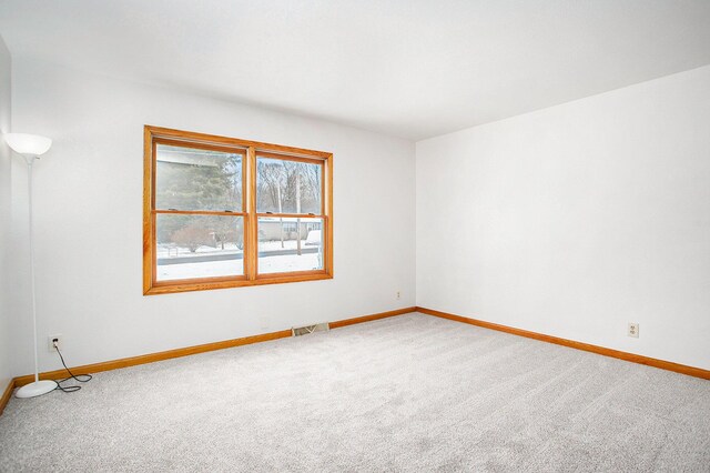 spare room with carpet flooring