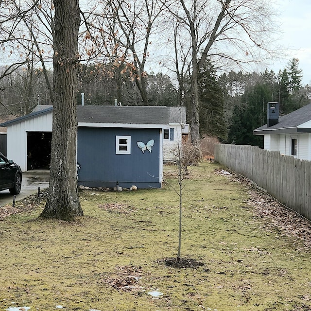 view of yard with an outbuilding and a garage