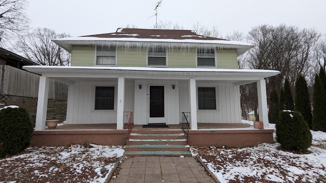 front facade featuring a porch