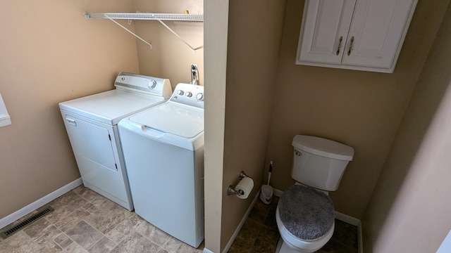 washroom featuring washing machine and clothes dryer