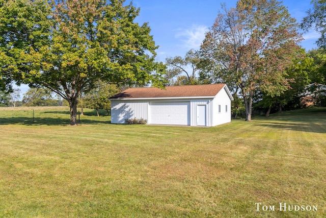 view of yard with an outbuilding and a garage