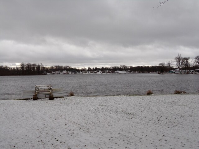 view of yard featuring a water view