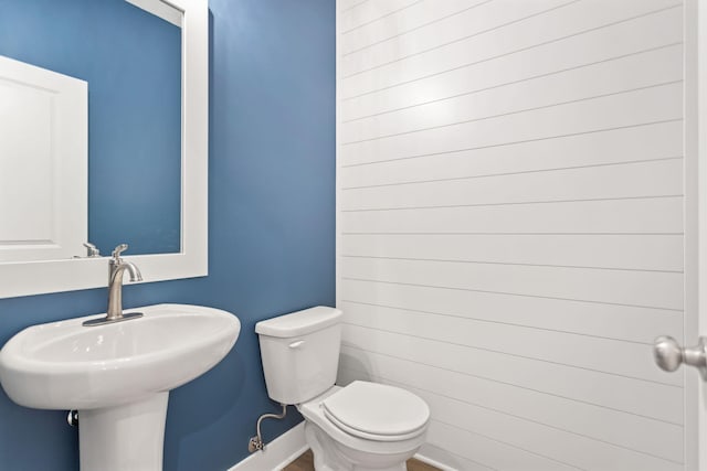 bathroom featuring sink and toilet