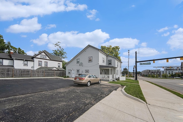 view of front of property with covered porch