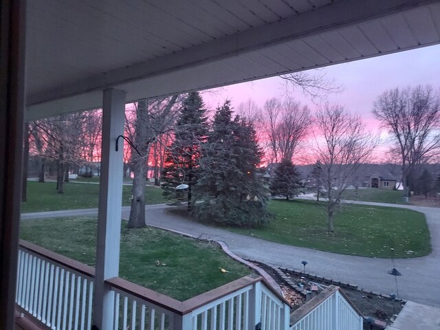 view of yard at dusk