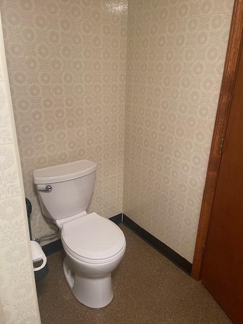 bathroom featuring toilet