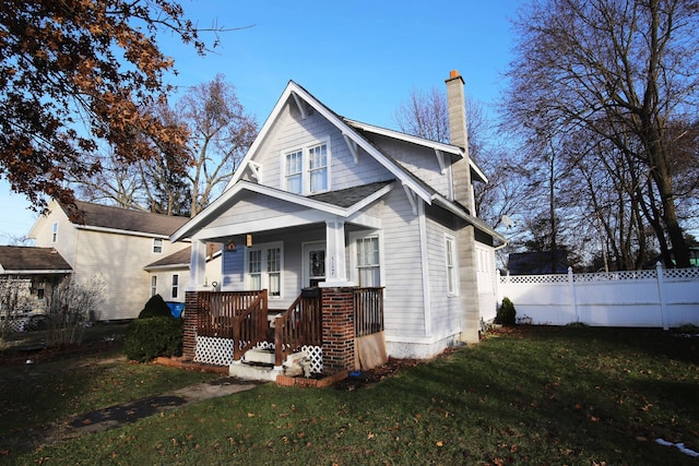 view of front of house featuring a front lawn and covered porch