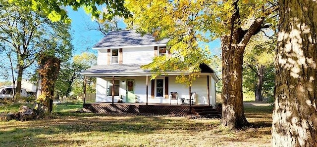 view of front of home with a porch and a front lawn