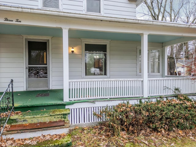 entrance to property featuring covered porch