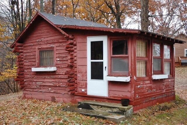 view of outbuilding