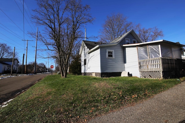 view of side of property featuring a yard