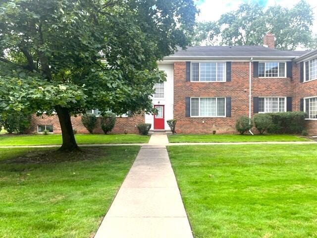 view of front of house with a front yard