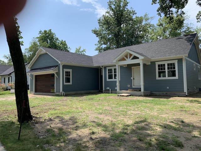 view of front of house featuring a front yard and a garage