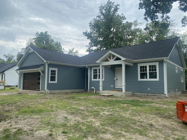 view of front of home featuring a front lawn