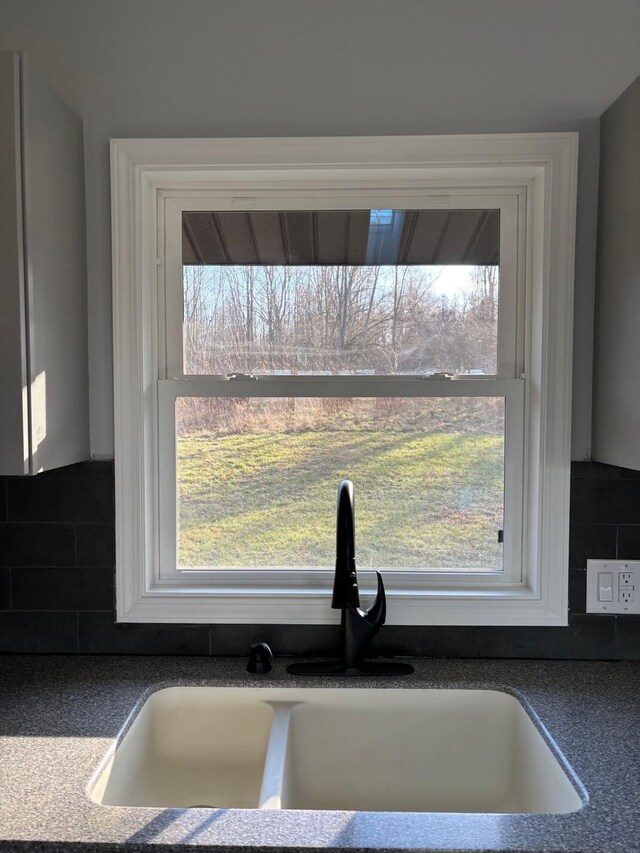 details featuring decorative backsplash and sink