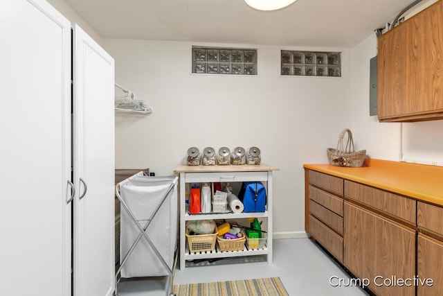 bathroom featuring concrete flooring