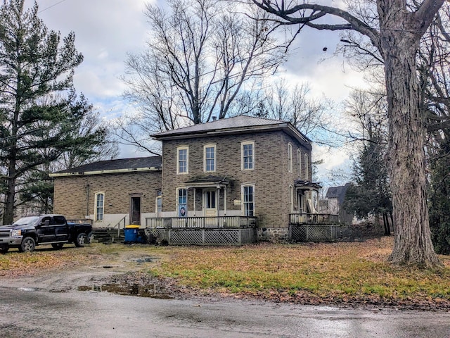 view of front of property