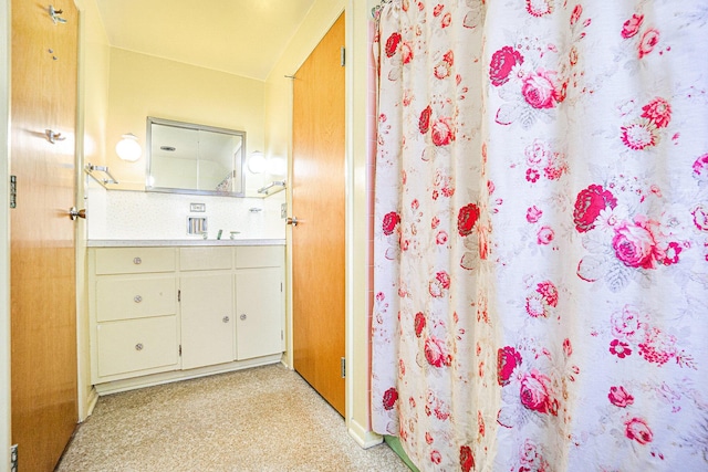 bathroom featuring a shower with curtain and vanity