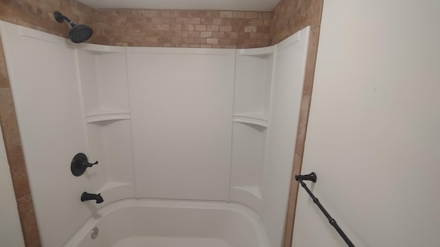 bathroom with bathtub / shower combination