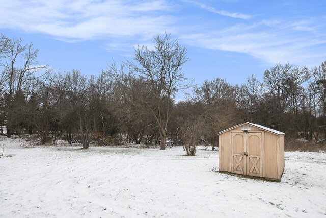 exterior space featuring a shed