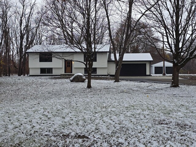 view of front facade with a garage