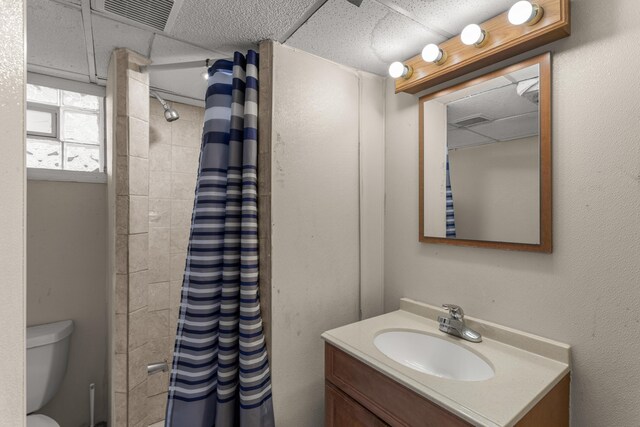 bathroom with a shower with curtain, vanity, and toilet