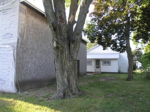 exterior space featuring a yard