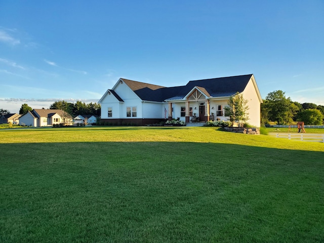 view of front of home featuring a front yard