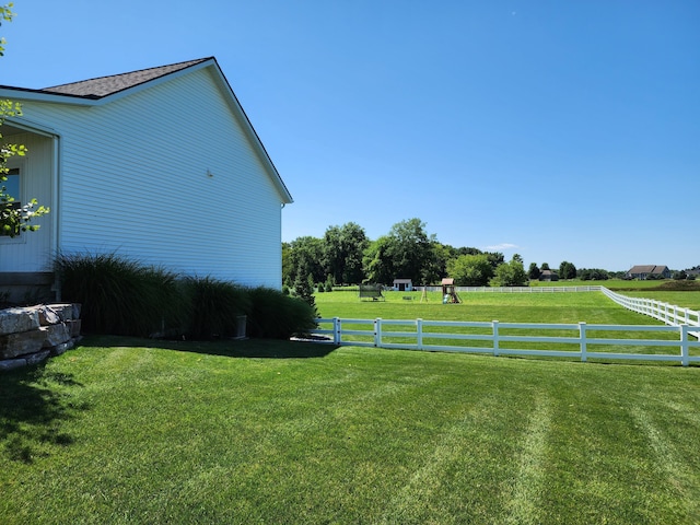 view of yard featuring a rural view