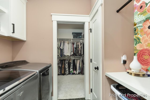 laundry room featuring cabinets, carpet flooring, and washer and clothes dryer